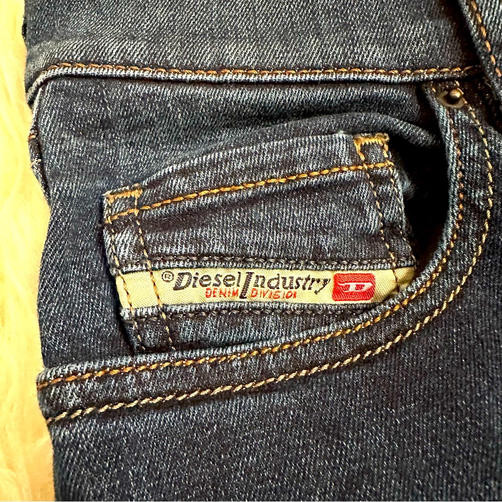 ✨ DIESEL - SUPER  SLIM  SKINNY JEANS
